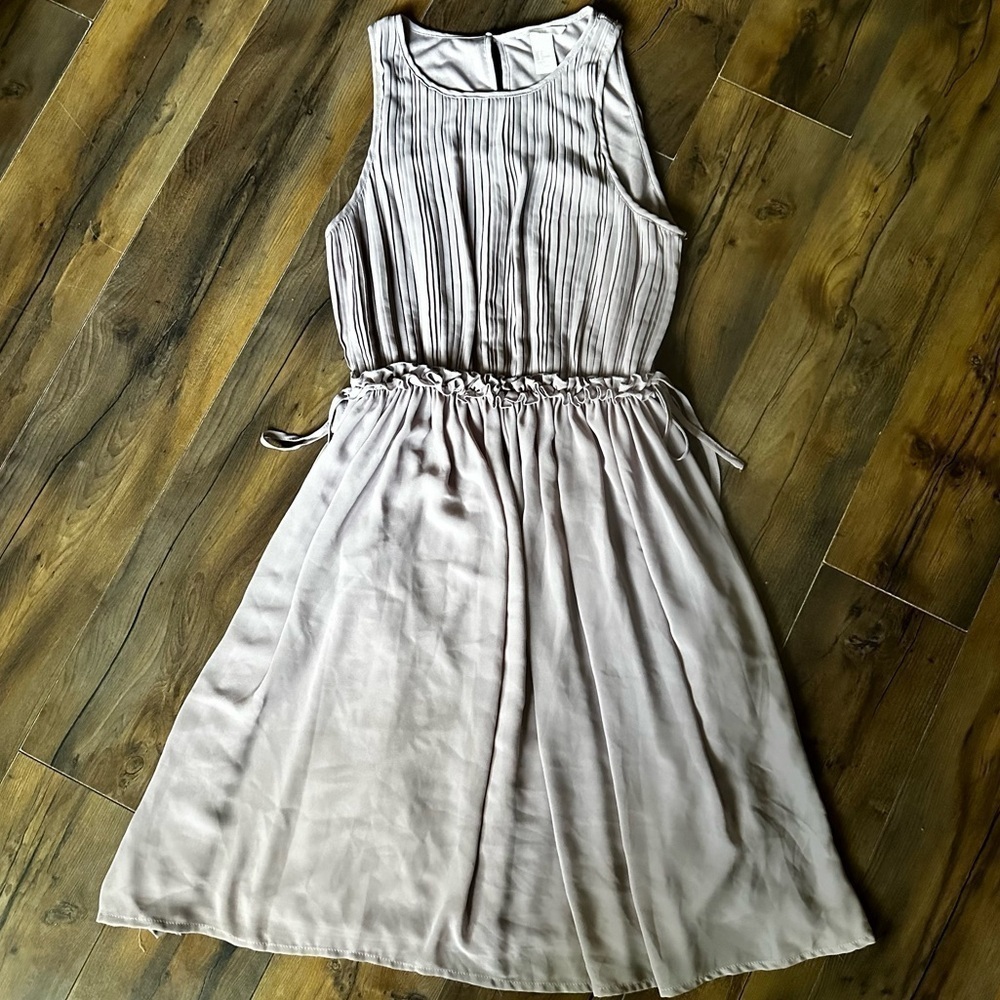 H&M | Pleated Chiffon Dress Dusky Purple | size 6 - Picture 11 of 16